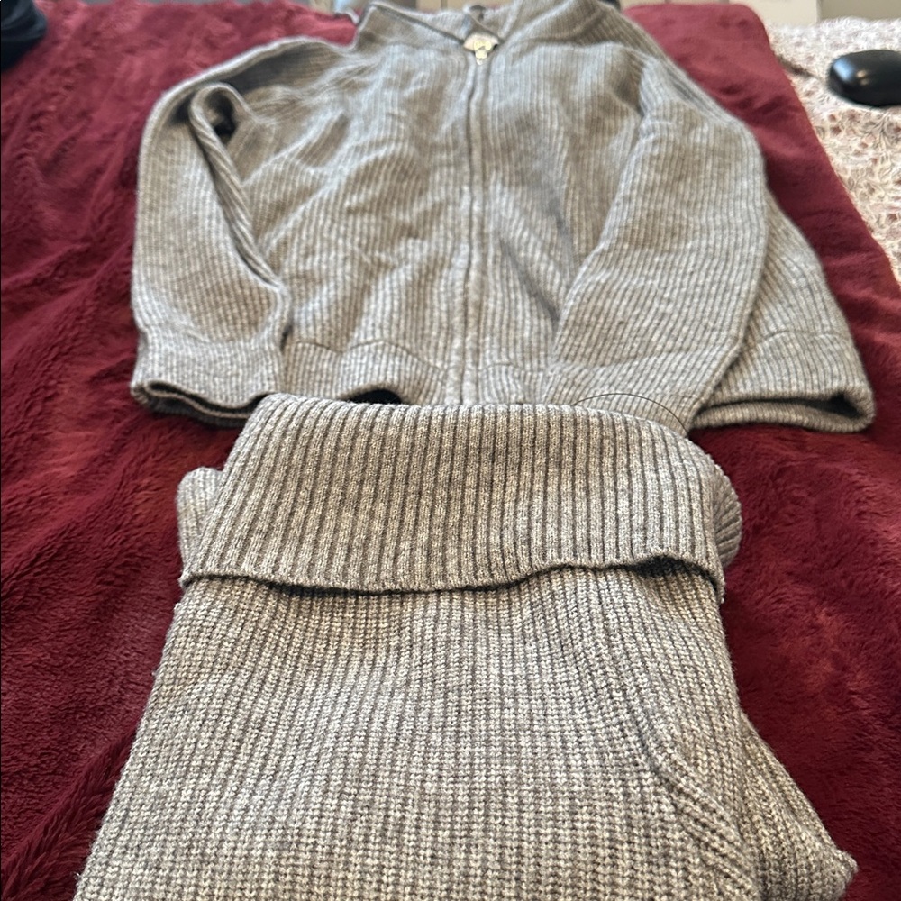 Sweater & Sweats Set - Picture 10 of 10